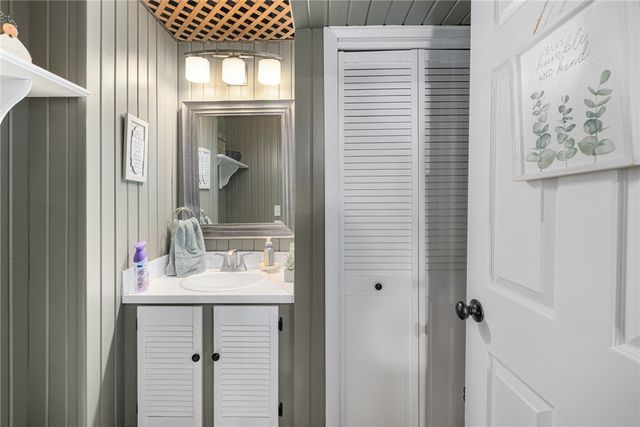 8 Birchwood Lane, Coventry, RI 02816
