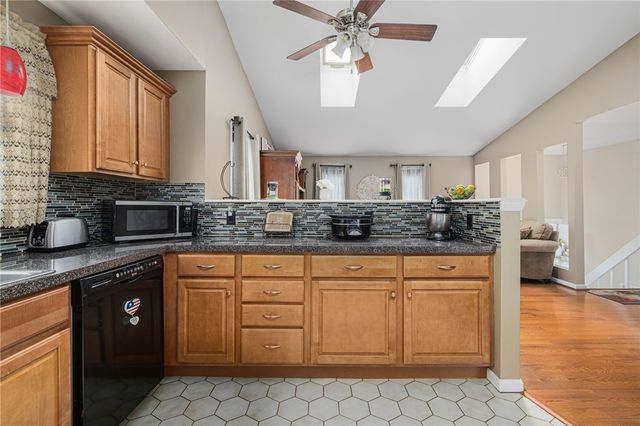 8 Birchwood Lane, Coventry, RI 02816
