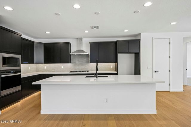 7955 W LOMA Lane, Peoria, AZ 85345