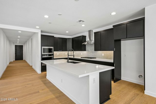 7955 W LOMA Lane, Peoria, AZ 85345