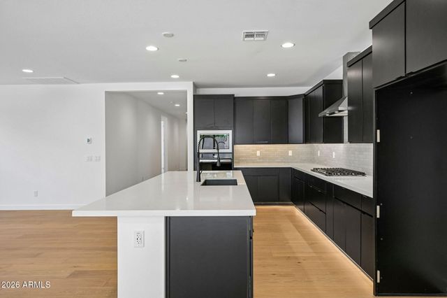 7955 W LOMA Lane, Peoria, AZ 85345