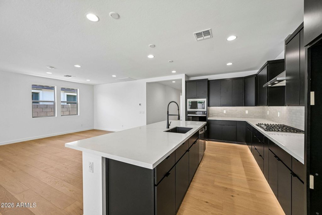 Image 22 of property listing at 7955 W LOMA Lane, Peoria, AZ 85345