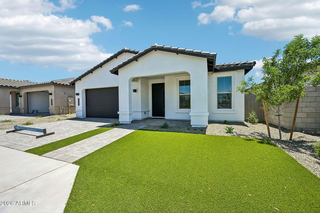Image 3 of property listing at 7955 W LOMA Lane, Peoria, AZ 85345