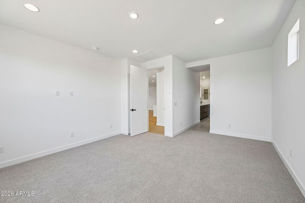 Image 37 of property listing at 7955 W LOMA Lane, Peoria, AZ 85345