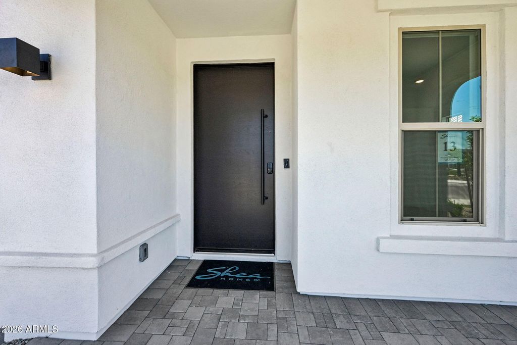 Image 4 of property listing at 7955 W LOMA Lane, Peoria, AZ 85345