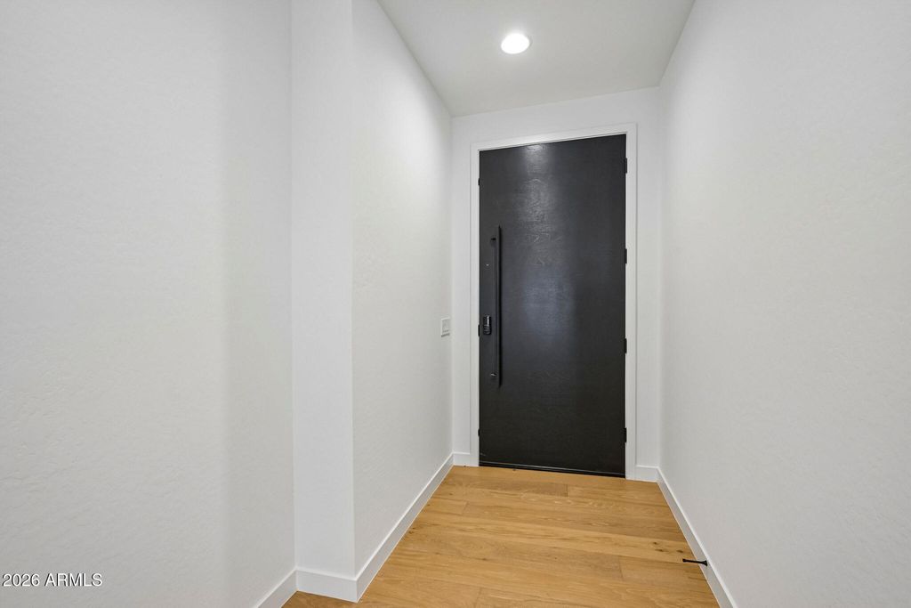 Image 5 of property listing at 7955 W LOMA Lane, Peoria, AZ 85345