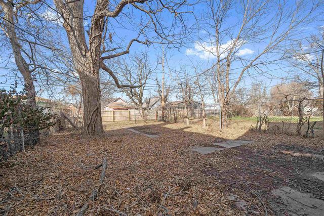 1105 N Cleveland Ave, Wichita, KS 67214