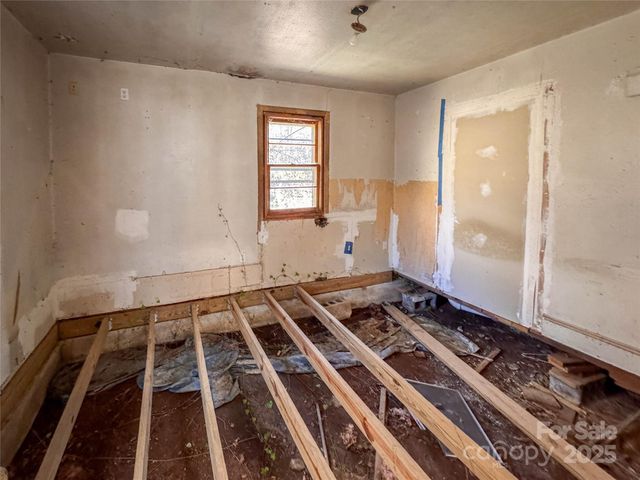 218 Cub Creek Road, Bakersville, NC 28705