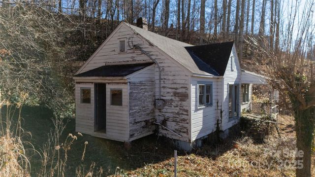 218 Cub Creek Road, Bakersville, NC 28705