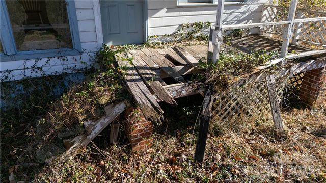 218 Cub Creek Road, Bakersville, NC 28705