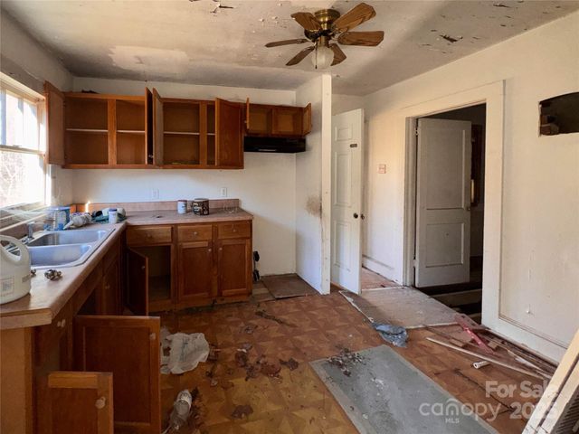 218 Cub Creek Road, Bakersville, NC 28705