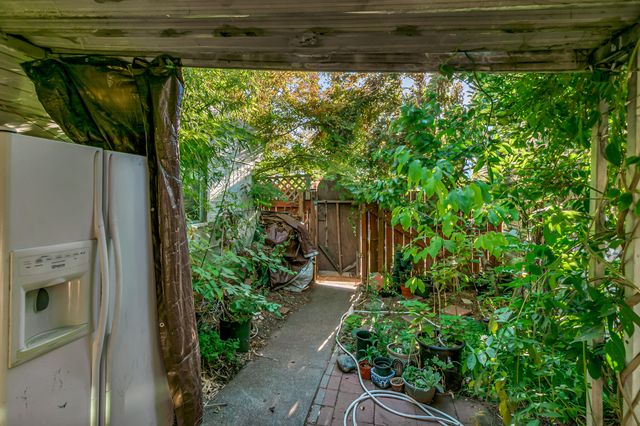1565 Siskiyou Boulevard SPC 42, Ashland, OR 97520