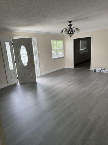 4403 Anna Lane Unit B, Palm Springs, FL 33406