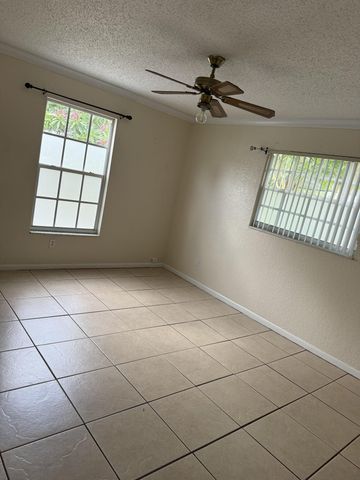 4403 Anna Lane Unit B, Palm Springs, FL 33406