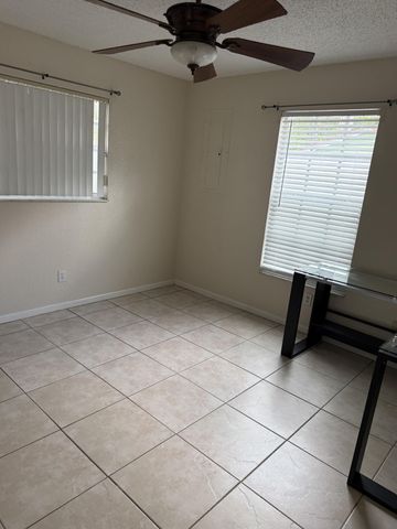 4403 Anna Lane Unit B, Palm Springs, FL 33406