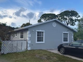 4403 Anna Lane Unit B, Palm Springs, FL 33406
