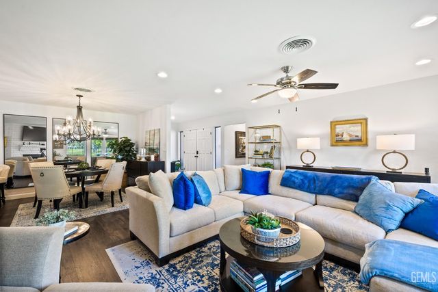 1700 Ashe Road 15, Bakersfield, CA 93309