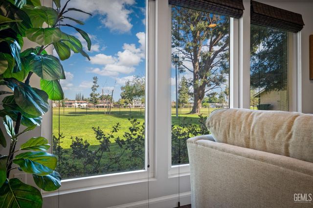 1700 Ashe Road 15, Bakersfield, CA 93309