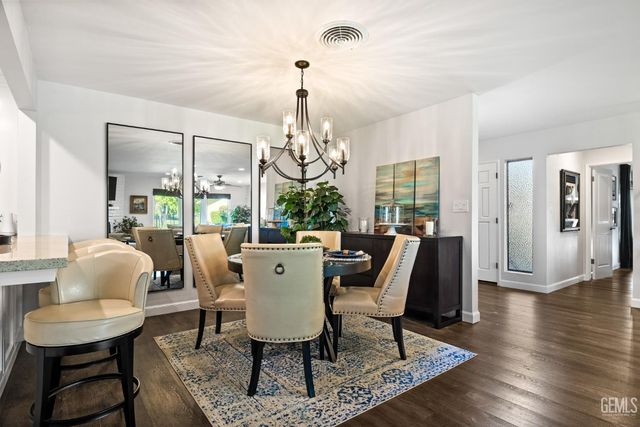 1700 Ashe Road 15, Bakersfield, CA 93309