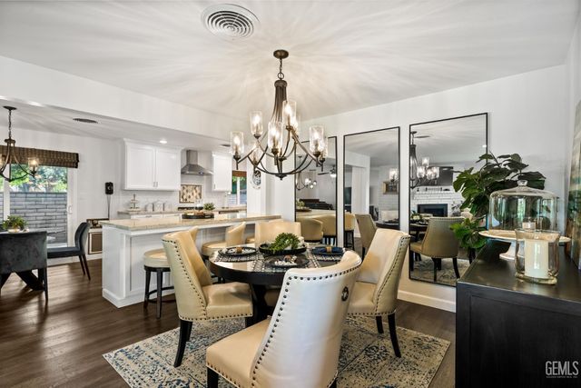 1700 Ashe Road 15, Bakersfield, CA 93309