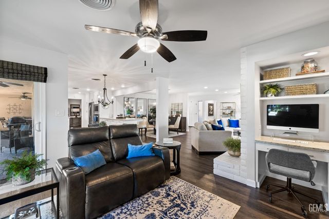 1700 Ashe Road 15, Bakersfield, CA 93309