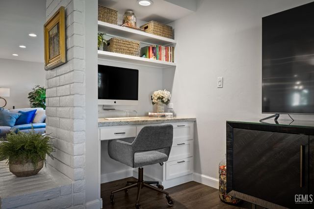 1700 Ashe Road 15, Bakersfield, CA 93309