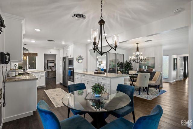 1700 Ashe Road 15, Bakersfield, CA 93309