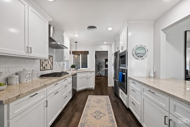 1700 Ashe Road 15, Bakersfield, CA 93309