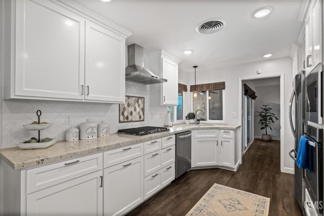 1700 Ashe Road 15, Bakersfield, CA 93309