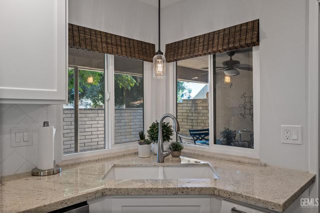 1700 Ashe Road 15, Bakersfield, CA 93309