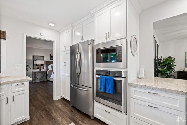 1700 Ashe Road 15, Bakersfield, CA 93309