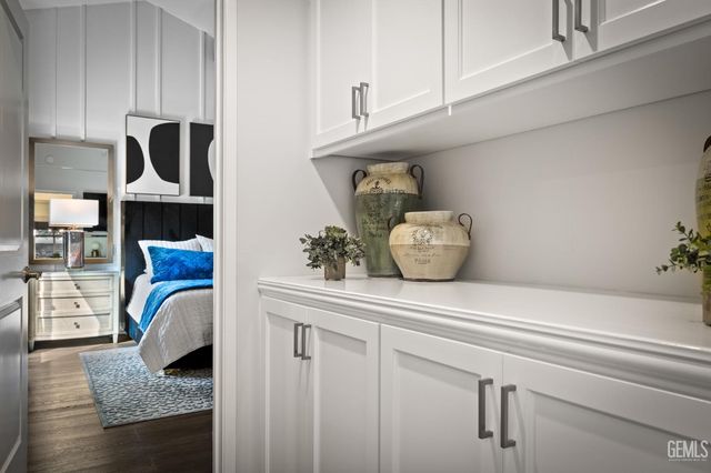 1700 Ashe Road 15, Bakersfield, CA 93309