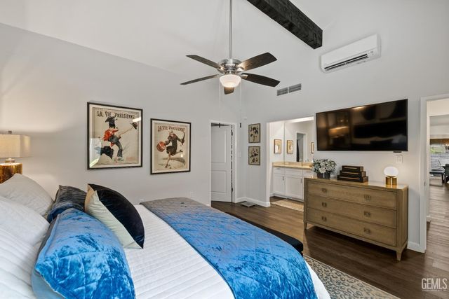 1700 Ashe Road 15, Bakersfield, CA 93309