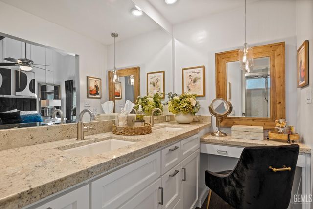 1700 Ashe Road 15, Bakersfield, CA 93309