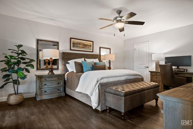 1700 Ashe Road 15, Bakersfield, CA 93309