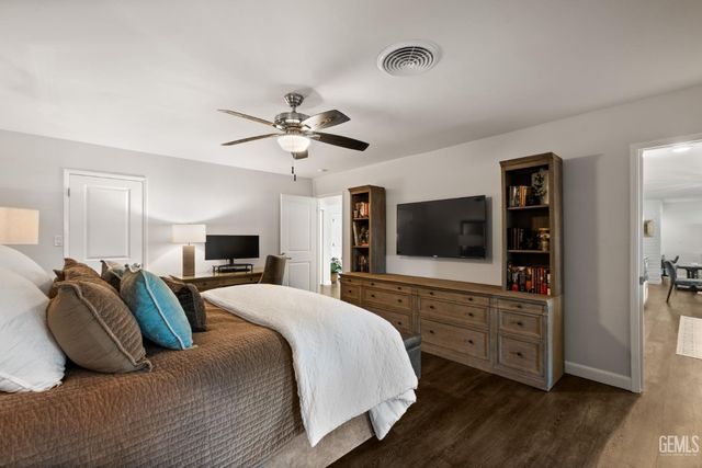 1700 Ashe Road 15, Bakersfield, CA 93309