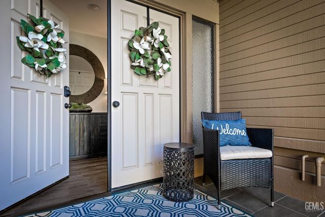 1700 Ashe Road 15, Bakersfield, CA 93309