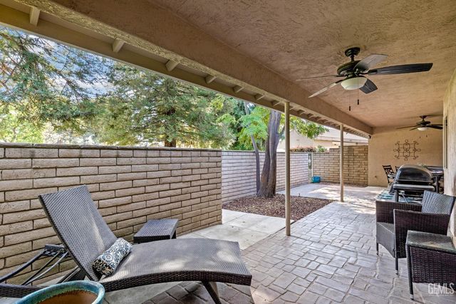 1700 Ashe Road 15, Bakersfield, CA 93309