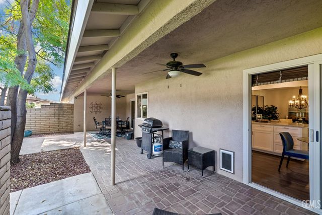 1700 Ashe Road 15, Bakersfield, CA 93309