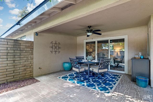 1700 Ashe Road 15, Bakersfield, CA 93309