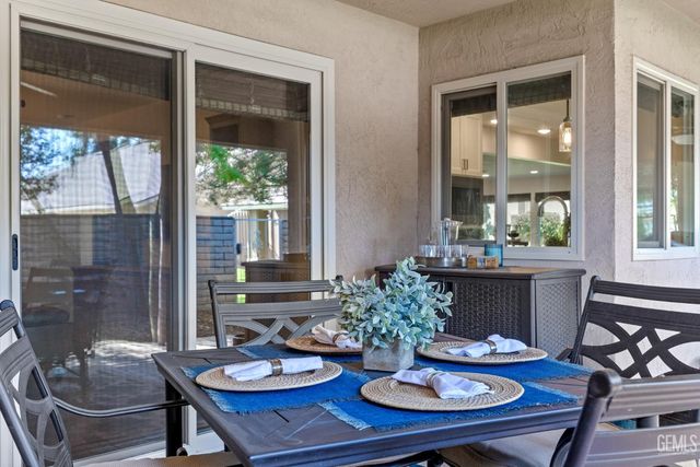 1700 Ashe Road 15, Bakersfield, CA 93309