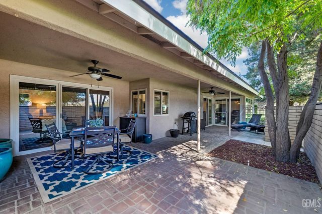 1700 Ashe Road 15, Bakersfield, CA 93309