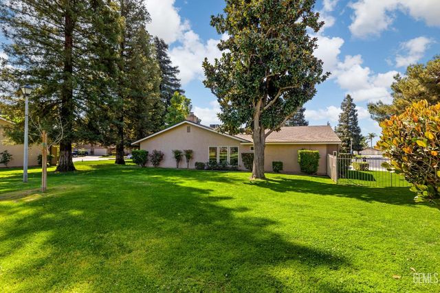 1700 Ashe Road 15, Bakersfield, CA 93309