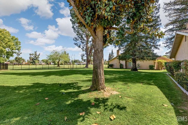 1700 Ashe Road 15, Bakersfield, CA 93309