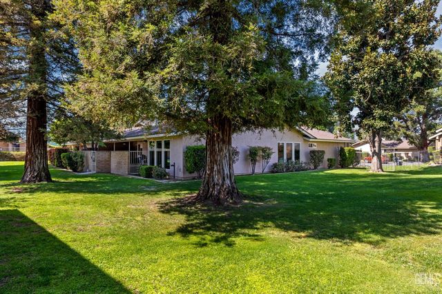 1700 Ashe Road 15, Bakersfield, CA 93309