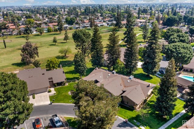 1700 Ashe Road 15, Bakersfield, CA 93309