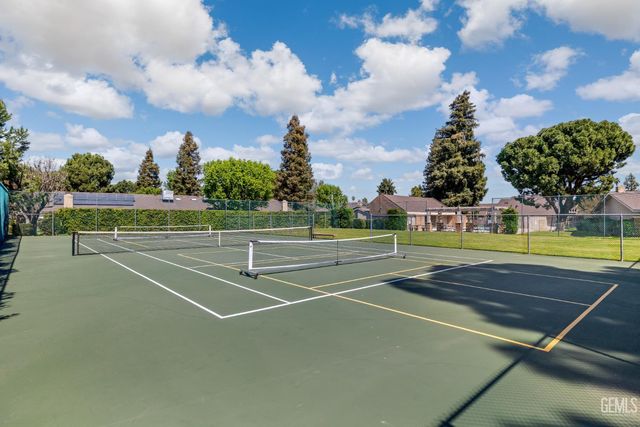 1700 Ashe Road 15, Bakersfield, CA 93309