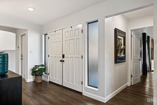 1700 Ashe Road 15, Bakersfield, CA 93309