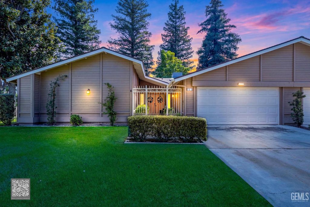 1700 Ashe Road 15, Bakersfield, CA 93309