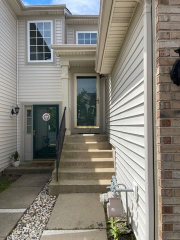 3609 Roanoke Avenue, Carpentersville, IL 60110